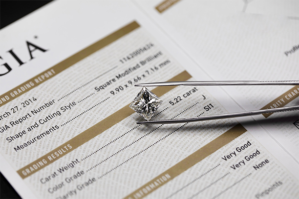Learn how to choose the perfect diamond with confidence at Roman Jewelers Diamond Discovery Evening.