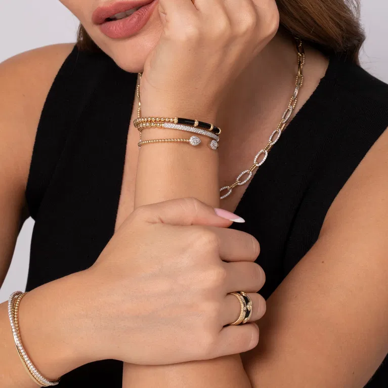 Gold Diamond Bangles: Trends & Buying Guide