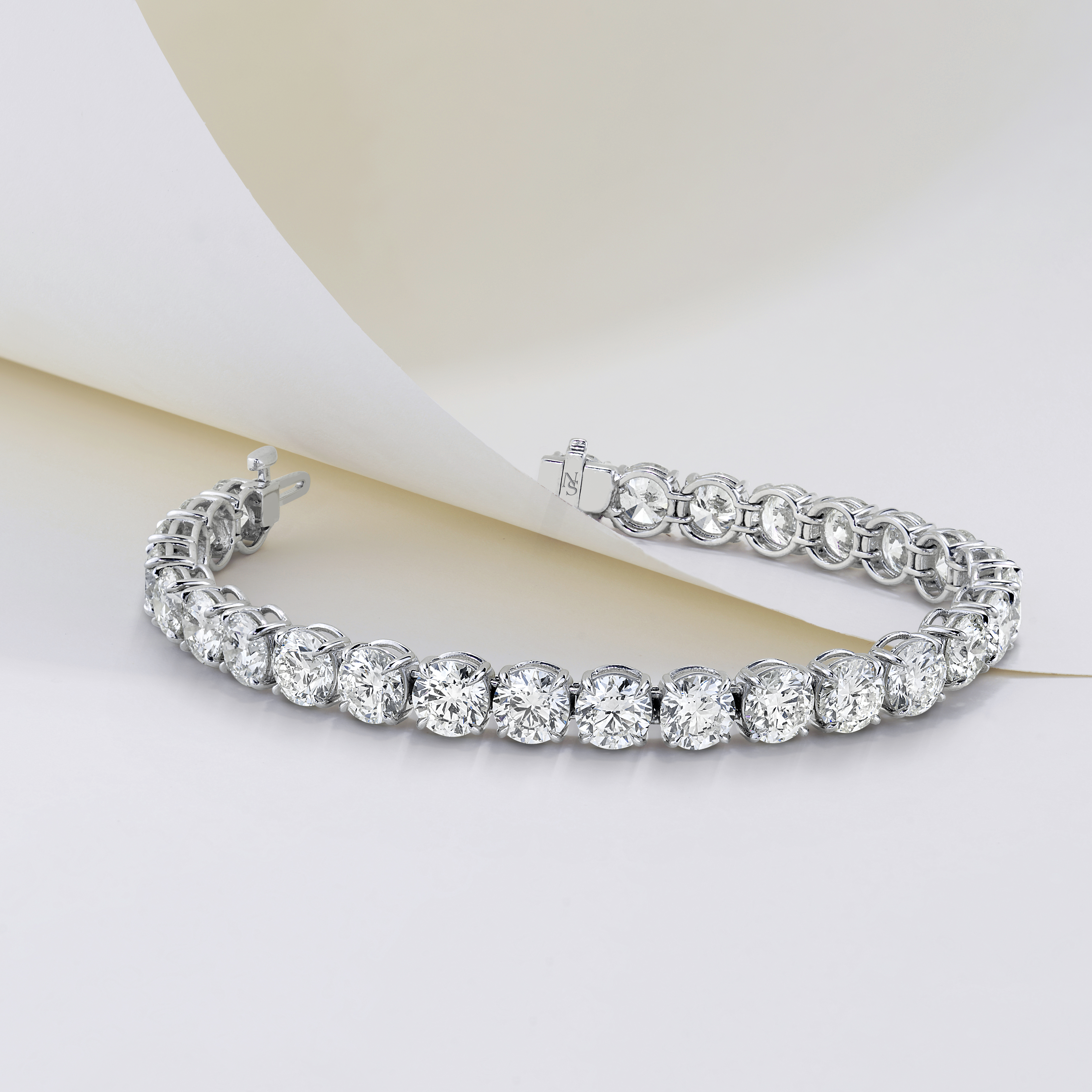 Diamond Tennis Bracelets: Classic Elegance Meets Modern Trends