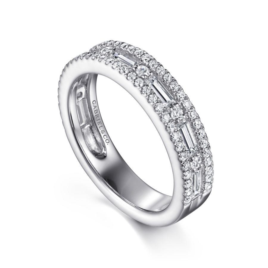 Gabriel & co. 14K White Gold Anniversary Band with 7 Baguette Diamonds & 74 Round Diamonds 0.94 Tcw G_H SI2  Size 6.5